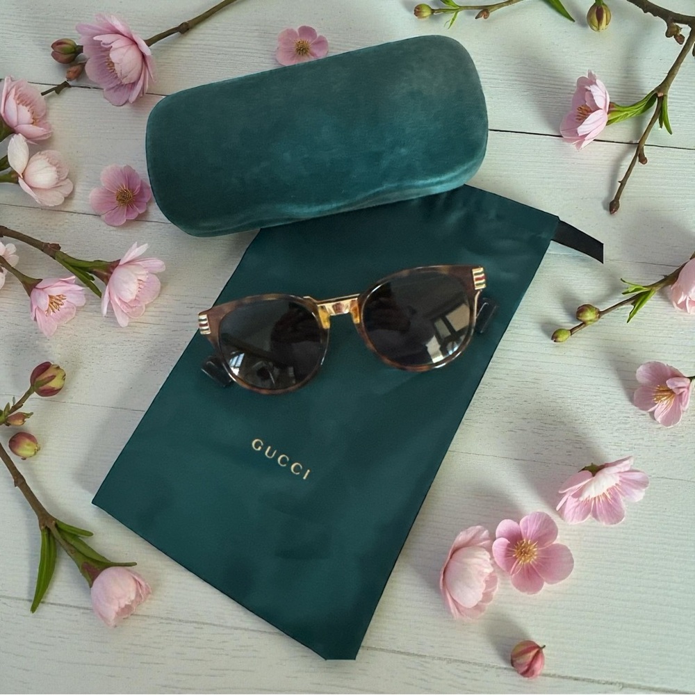 Gucci GG0586SA Black & Gold Sunglasses Authentic Pre-Owned with Case & Pouch